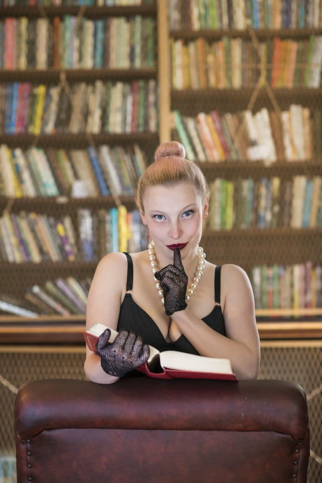 submissive librarian, submissive library, Live submissive book chat, submissive chatroom, Dominance and submission, D/s,